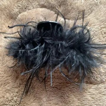 퍼 달린 블랙 헤어 클립