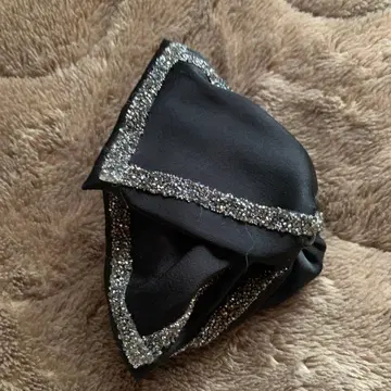 비쥬 포함 블랙 리본 헤어 클립