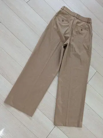 택 포함 새상품 유니클로 턱 와이드 팬츠 베이지 M 221-460311