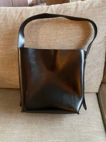 블랙 가죽 토트백 Yahki