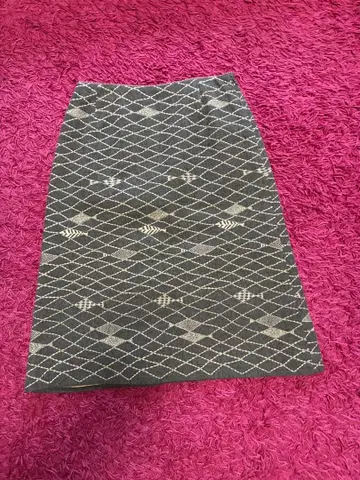 미나 mina 물고기 무늬 자수 그레이 타이트 스커트