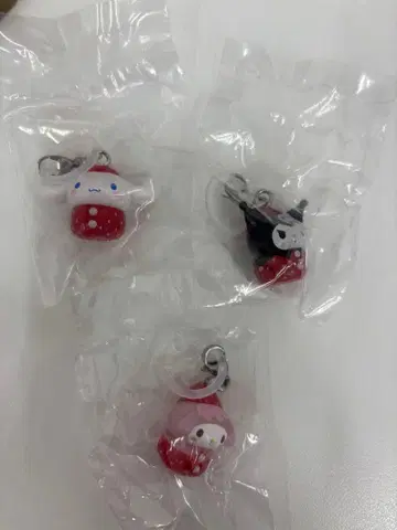 산리오 딸기 메지루시 액세서리 가챠