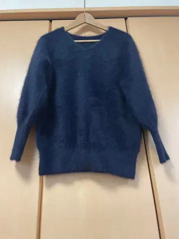 허그아워 크로스 폭스 캐시미어 니트