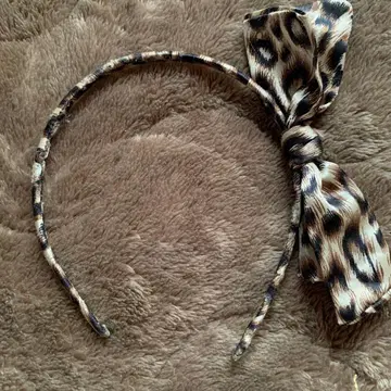 레오파드 무늬 리본 포함 헤어밴드
