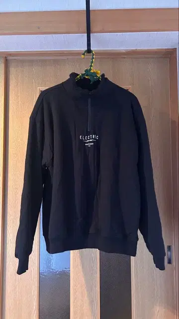 ELECTRIC 블랙 플리스 집업 맨투맨