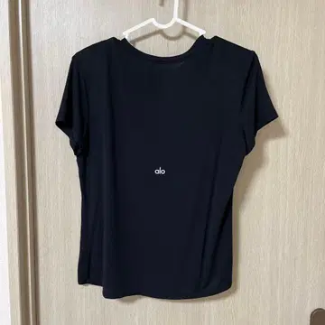 alo 블랙 반팔 티셔츠