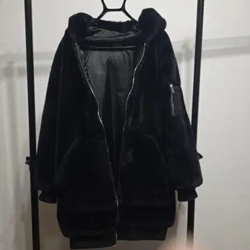 블랙 플리스 자켓 후드 부착