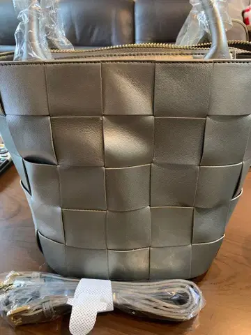 실버 꼬임 디자인 핸드백