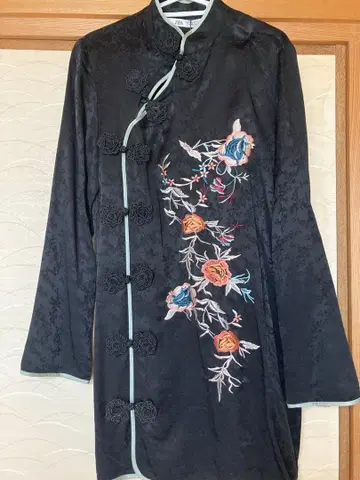 [ 연말 한정 가격 ] 블랙 꽃무늬 자수 차이나풍 긴팔 원피스