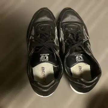 리복 블랙 스니커즈