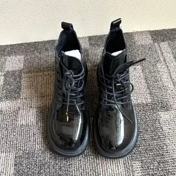 블랙 광택 부츠 레이스업