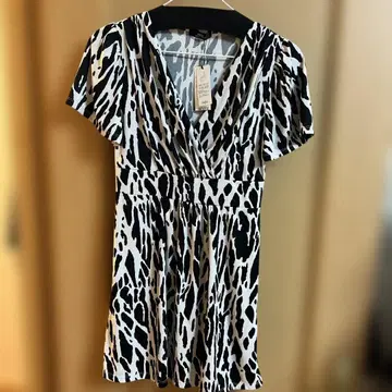 INED 애니멀 프린트 V넥 원피스 사이즈 9