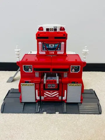 토미카 변형 출동! 빅 파이어 & 커맨드 스테이션