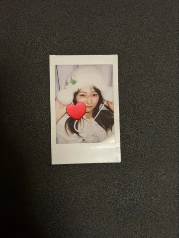 이타쿠라 카나 폴라로이드 크리스마스 의상