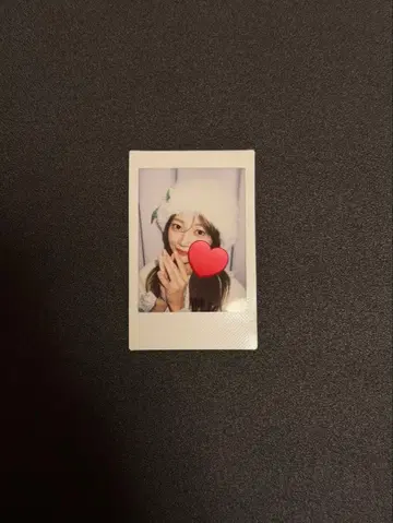 이타쿠라 카나 폴라로이드 크리스마스 의상