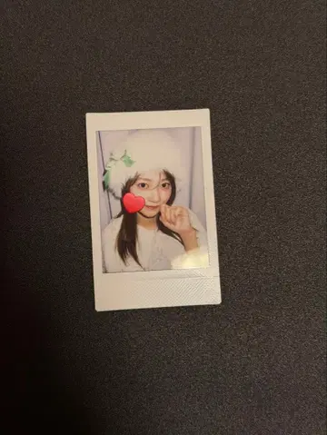 이타쿠라 카나 폴라로이드 크리스마스 의상