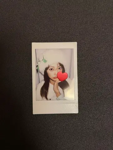 이타쿠라 카나 폴라로이드 크리스마스 의상