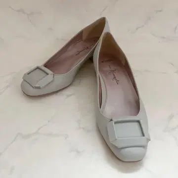 새상품급 긴자 카네마츠 버클 펌프스 로우힐 22.5cm 파스텔 컬러