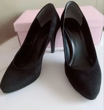 다이애나 블랙 스웨이드 하이힐 펌프스