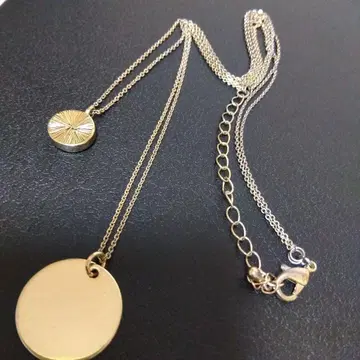 골드 컬러 펜던트 목걸이