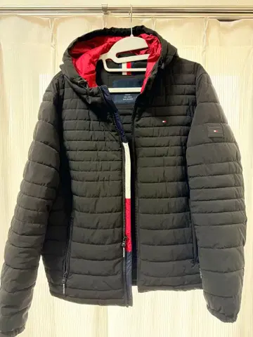 TOMMY HILFIGER 블랙/레드 다운 자켓