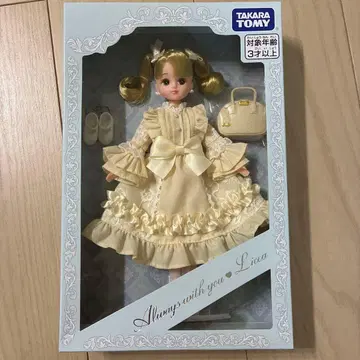 리카짱 2025년 한정판 인형 크림색