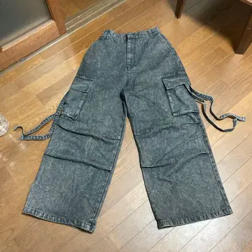 다크 그레이 카고 팬츠 사이드 스트랩 LILL