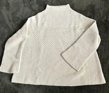 새상품급! 아이보리색 하이넥 니트 스웨터