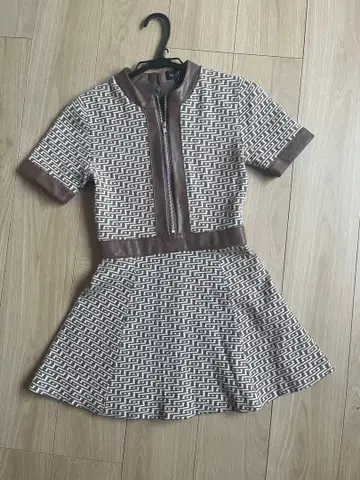 EmiriaWiz 프론트 지퍼 자카드 니트 원피스