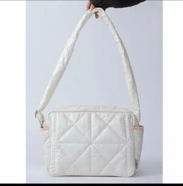 RICH RAISE Cross quilt bag / White