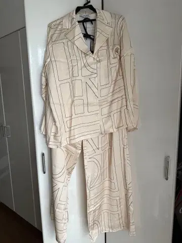 J-CLAIR 기하학 패턴 베이지 셋업