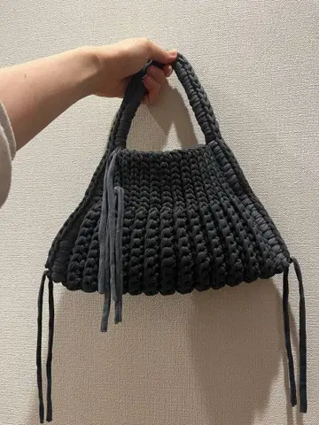 다크 그레이 뜨개질 핸드백 y2k