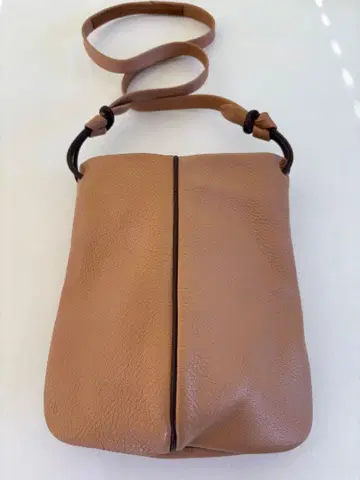 마메마로키니에르 베이지 숄더백