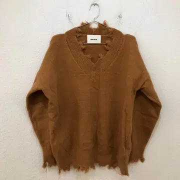 ROGER AND RAW 데미지 V넥 니트 풀오버