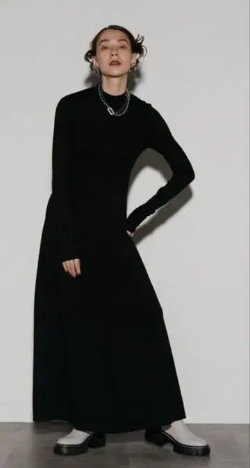 언슬리드 블랙 니트 롱 원피스 긴팔