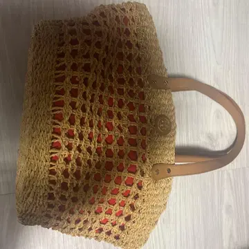 스트로우와 캔버스 바스켓백