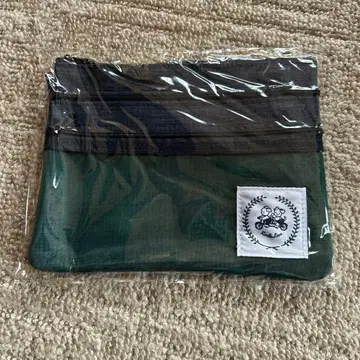 트래블 파우치 그린과 블랙