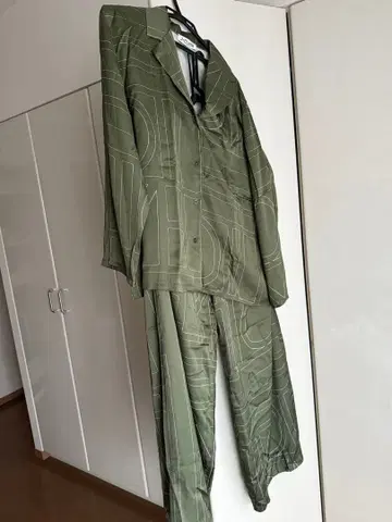 J-CLAIR 셋업 올리브 그린 기하학 패턴