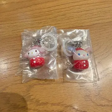 산리오 캐릭터즈 딸기 마크 액세서리