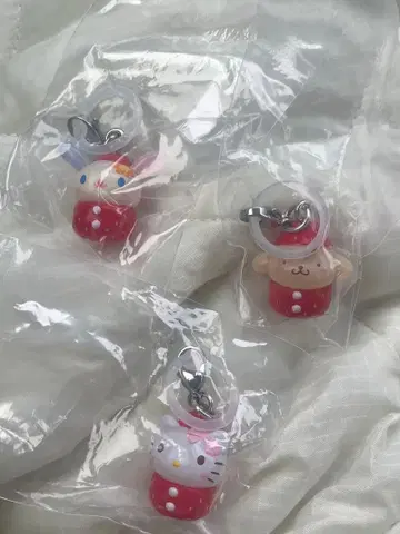 산리오 딸기 메지루시 액세서리