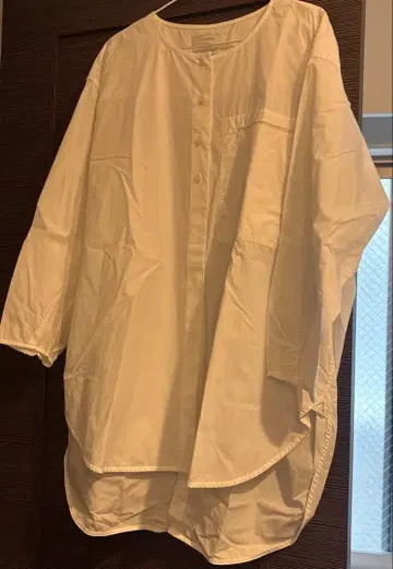 ARGUE 화이트 긴팔 셔츠