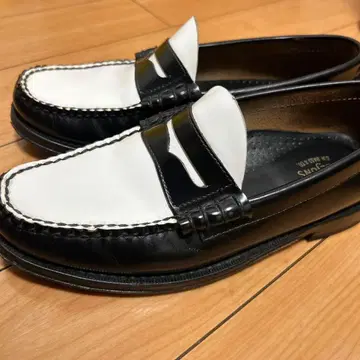 G.H. Bass Weejuns 블랙/화이트 로퍼