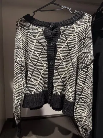 LOWRYS FARM 스웨터