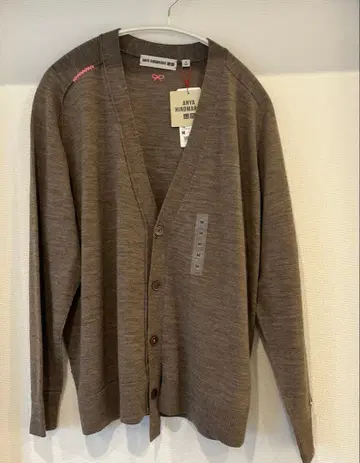 택 포함 새상품 유니클로 아냐 힌드마치 V넥 워머 가디건