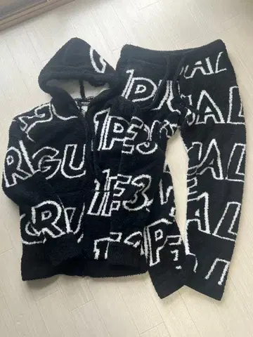 1piu1uguale3 플리스 셋업