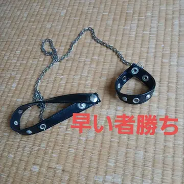 초레어 푸토마요 스터드 장식 블랙 가죽 초커