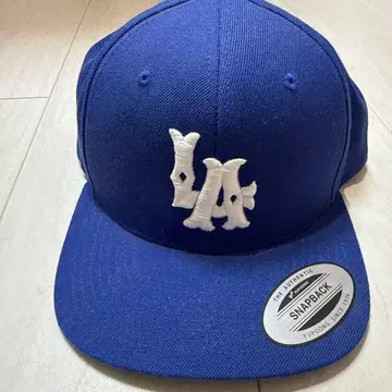 LA 로고 자수 스냅백 캡 파랑