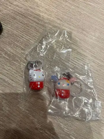 산리오 캐릭터즈 딸기 메지루시 액세서리 우사하나 헬로키티