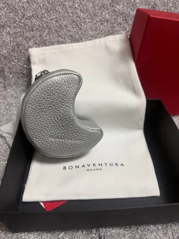 새상품 보나벤츄라 미니 파우치 체인 포함 슈링크 가죽 (문)