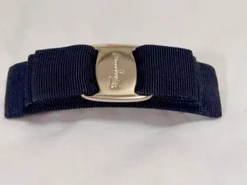 페라가모 바라 리본 머리핀 네이비 골드